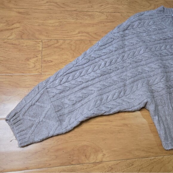 Abercrombie & Fitch Cream sweater Size S/M - Picture 4 of 8